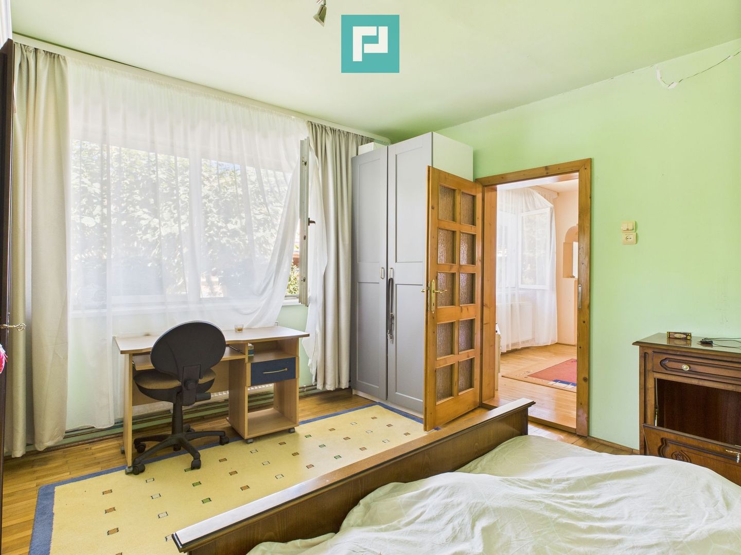 Casă cu 4 camere și teren de 1450 mp în Aradul Nou - Poză 1