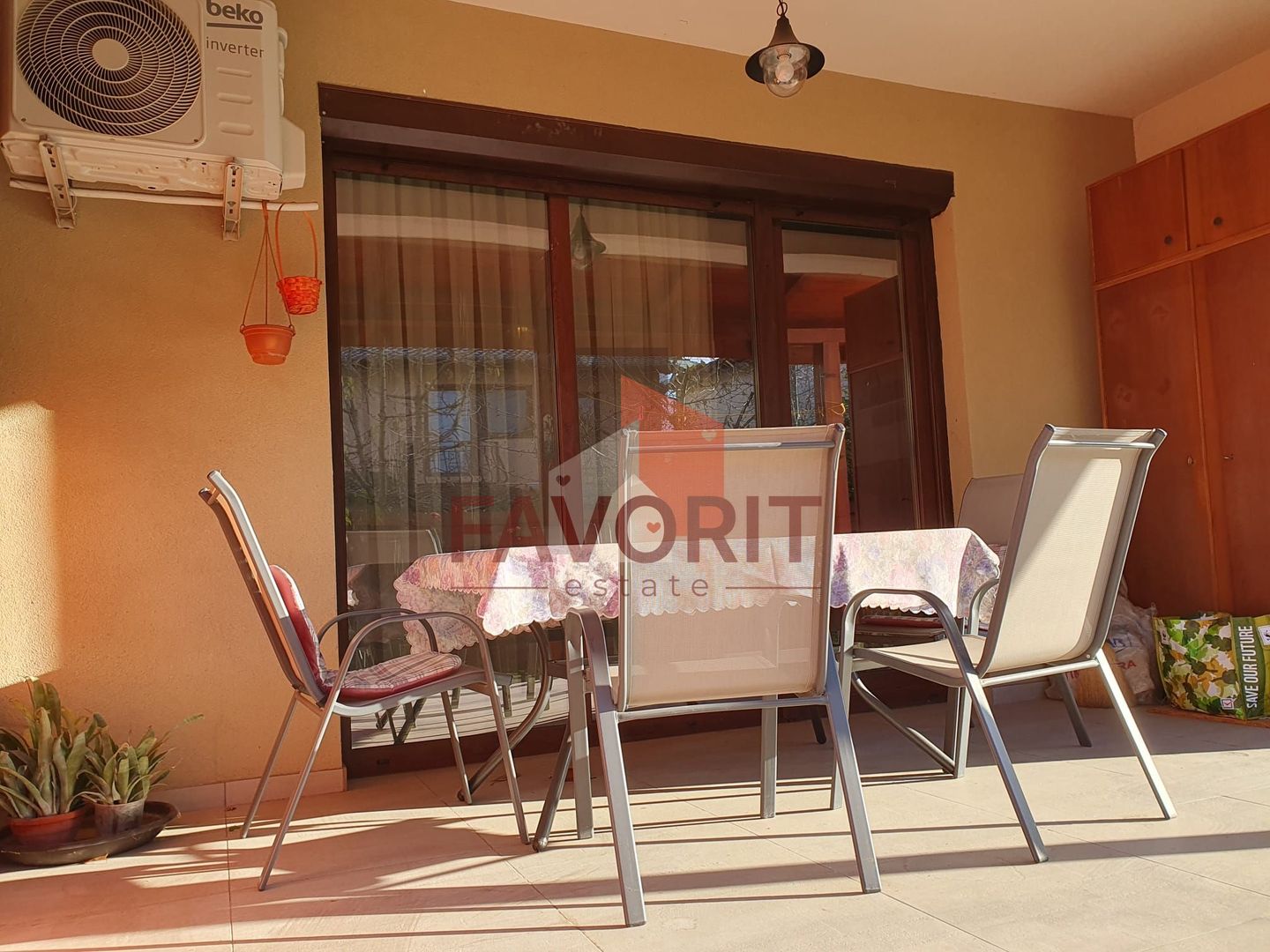 Disponibil imediat. Curte privata. 2 locuri de parcare - Poză 1