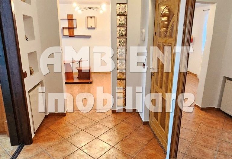 Apartament cu 3 camere, etaj 1, zona CENTRU; - Poză 1