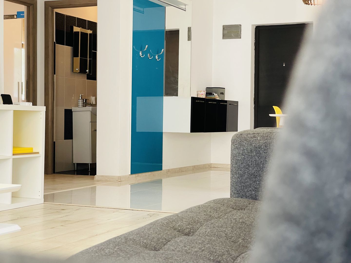 INCHIRIAT - Apartament modern cu 3 camere & 2 bai | 72 mp | Terasa inchisa - Poză 13