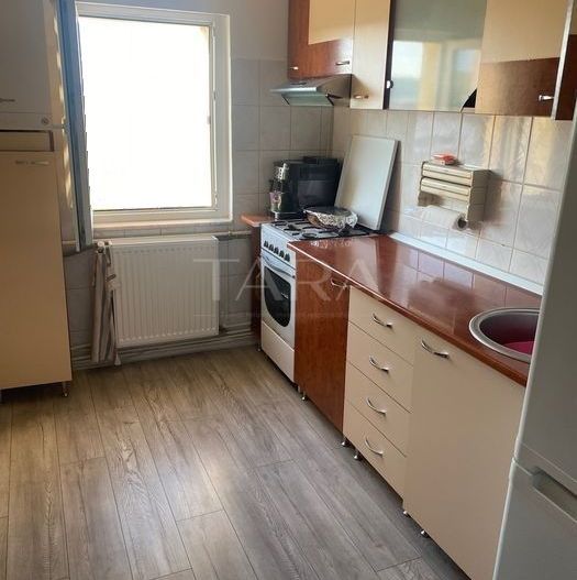 OCAZIE. Vanzare apartament cu 4 camere, central in Apahida. - Poză 3