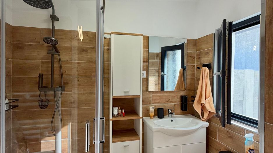Duplex despartit prin baie - 4 camere I mobilat I Sanmihaiu Roman - Poză 12