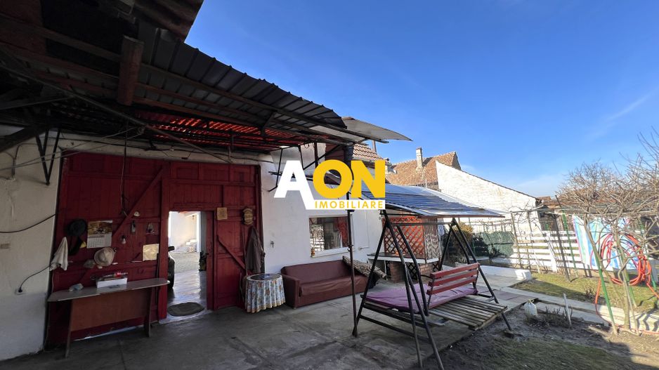 Casa de vanzare pretabila 2 familii, garaj, livada, comuna Pianu - Poză 27