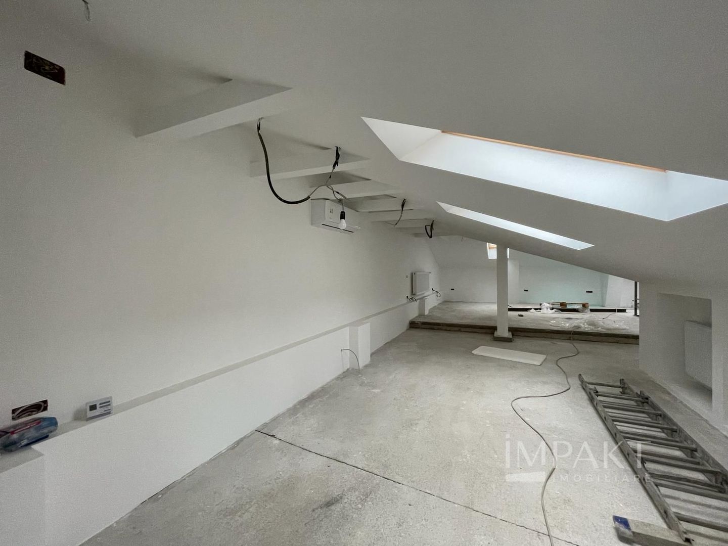 Spatiu comercial ultracentral cu vitrina si intrare direct din strada - Poză 8