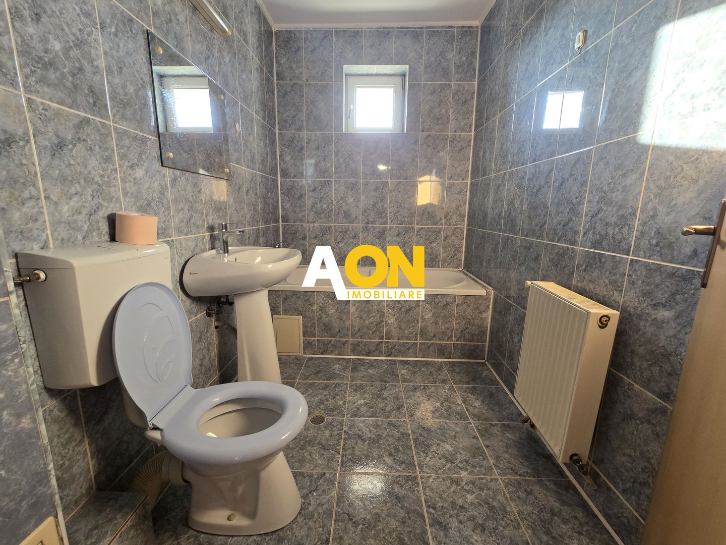 Apartament 3 Camere Decomandat, Zona Cetate, 2 Balcoane - Poză 3