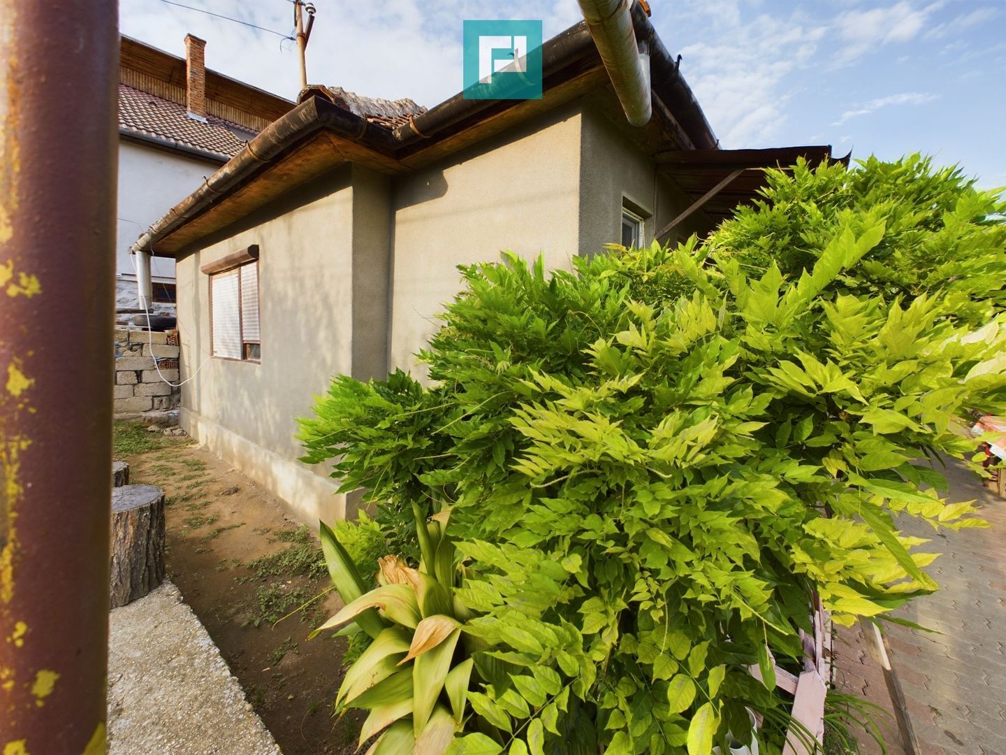 Casă cu 2 camere și 456 mp teren în Ghioroc - Poză 27