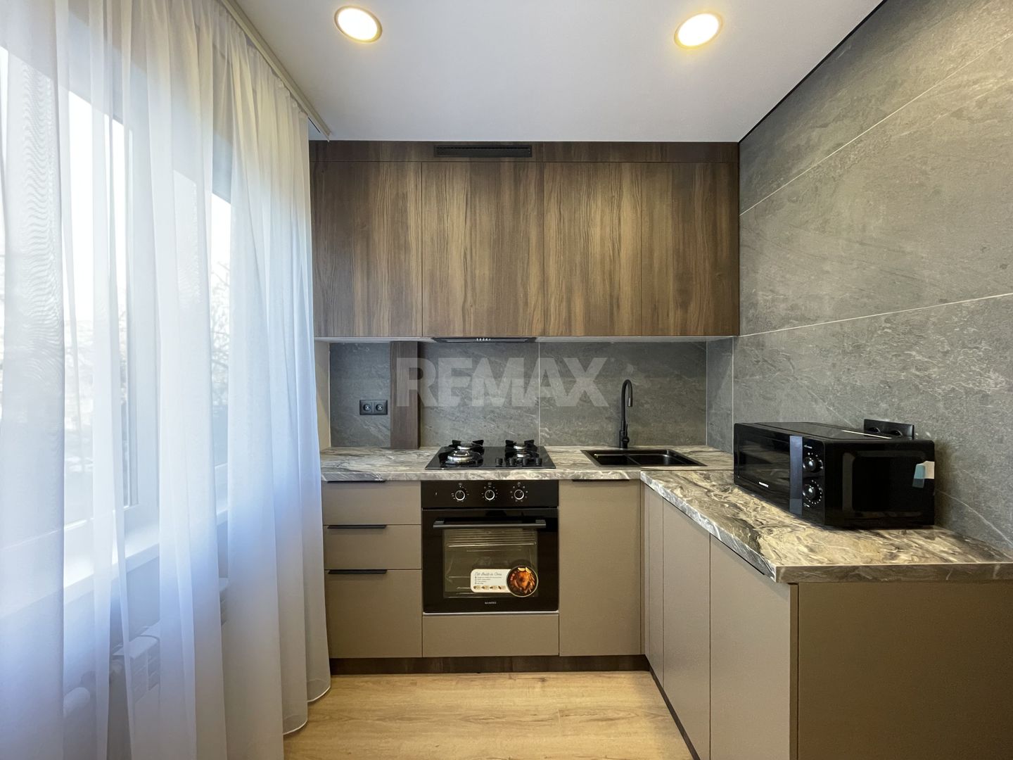 Apartament cu 2 camere plus living, sector Botanica - Poză 3