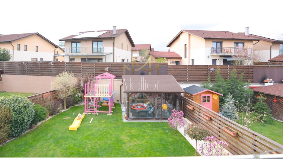 Casă spațioasă de vânzare în Gheorgheni – vedere spre parc - Poză 19