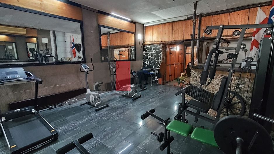 Spatiu comercial de inchiriat in Giulesti (langa stadion, complex comercial) - Poză 6