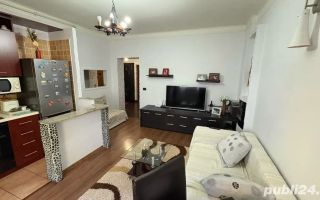 apartament 3 camere de vanzare - Poză 1