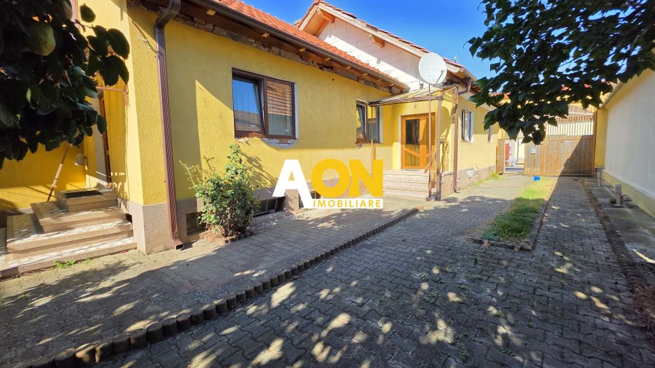 Casa cu 4 camere, 2024 mp teren, la asfalt, cu utilitati, Vintu de Jos - Poză 1