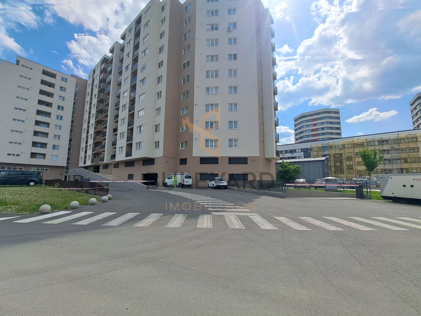 Apartament 3 camere, 2 bai, parcare, zona Metro! - Poză 3