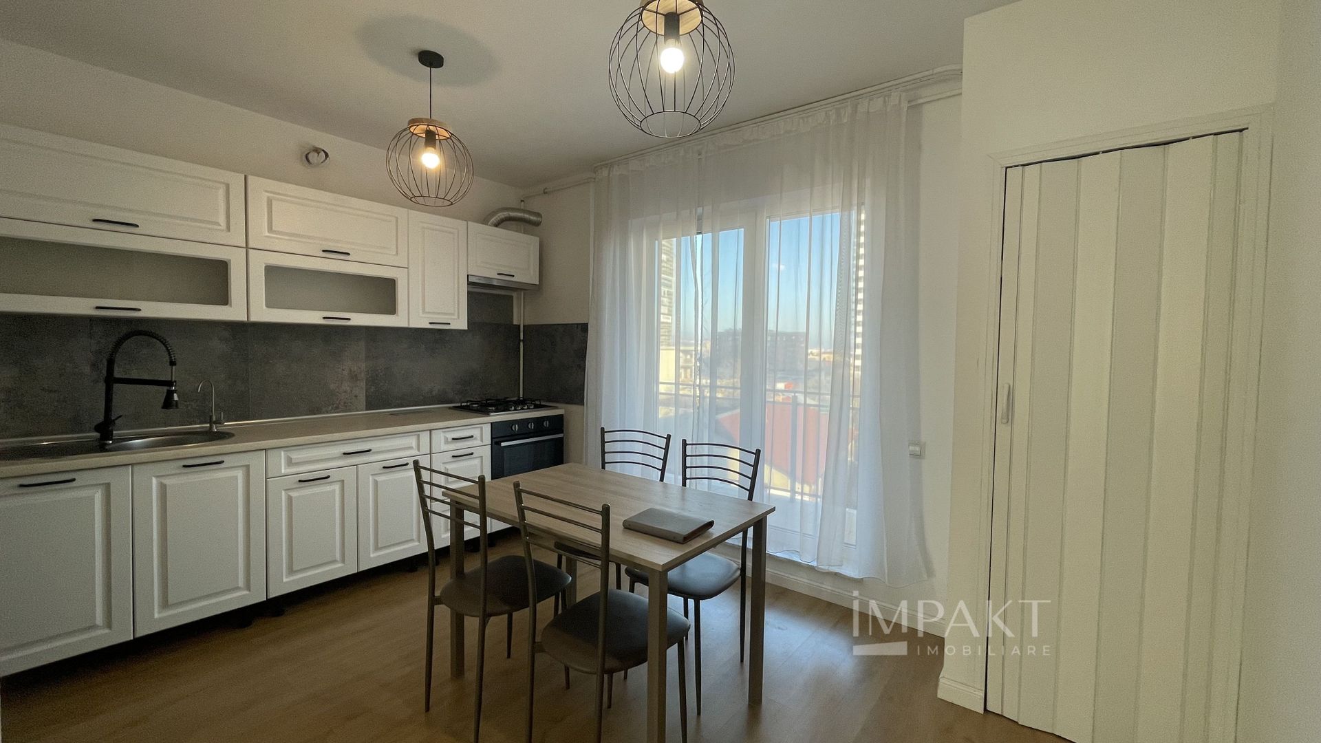 Apartament spatios cu 3 camere in zona Pietei Mihai Viteazul - Poză 4