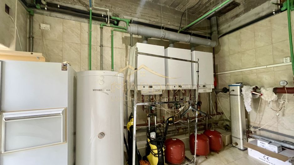 Impressive Villa *1500 SQM usable* 2613 SQM land / Open to the lake - Poză 56