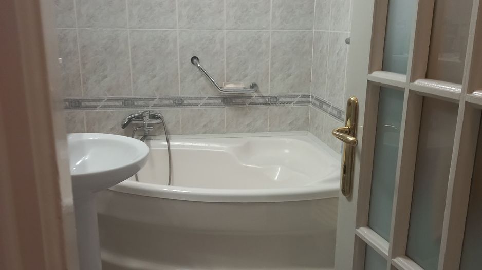 Lipovei | 3 Camere | Decomandat | Etaj Intermediar | Garaj in CF. - Poză 9