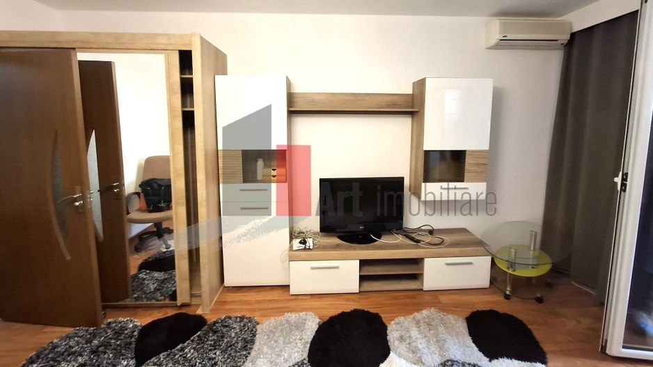 Gars. 31 mp, et 9/10, bloc reabilitat, instalații refăcute, mobilată și utilată - Poză 2