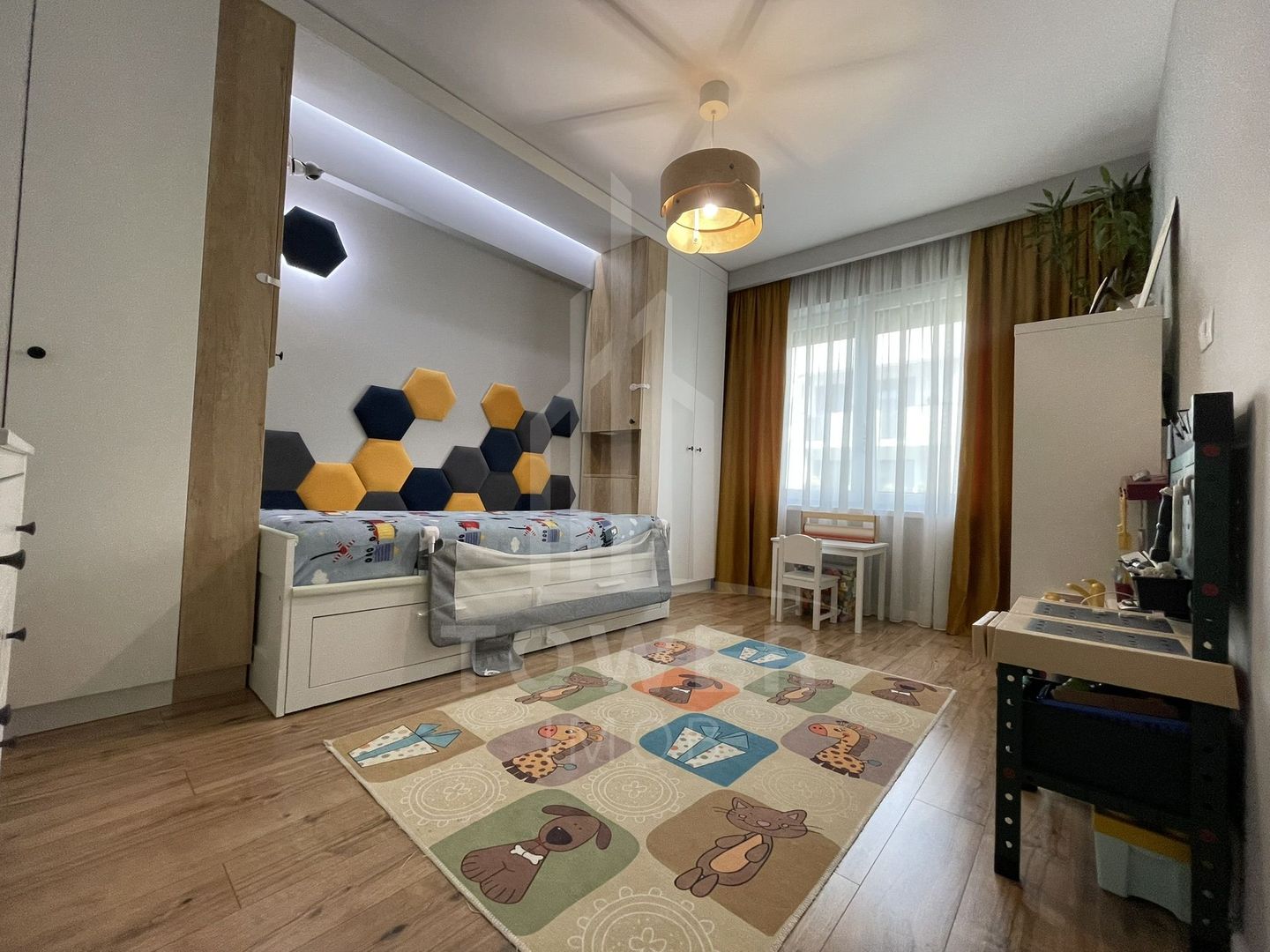 Apartament cu 3 camere de vânzare - Poză 9