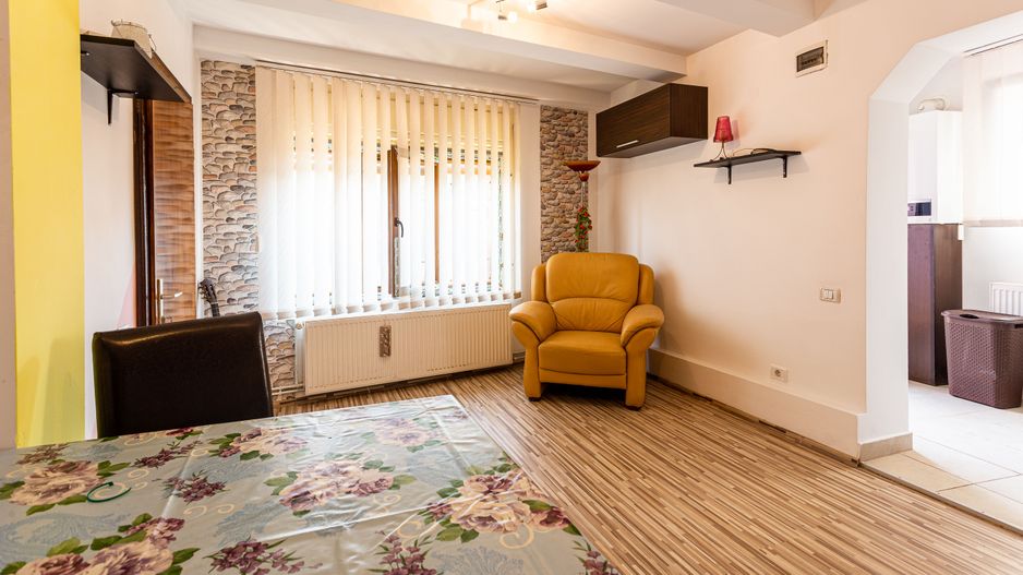 Casă cu 2 camere, renovată, în Bujac - Poză 8