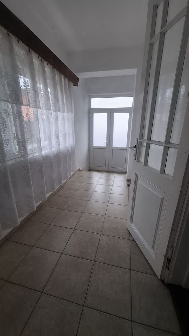 Spațiu cu potențial dublu: locuință sau sediu! - Poză 7