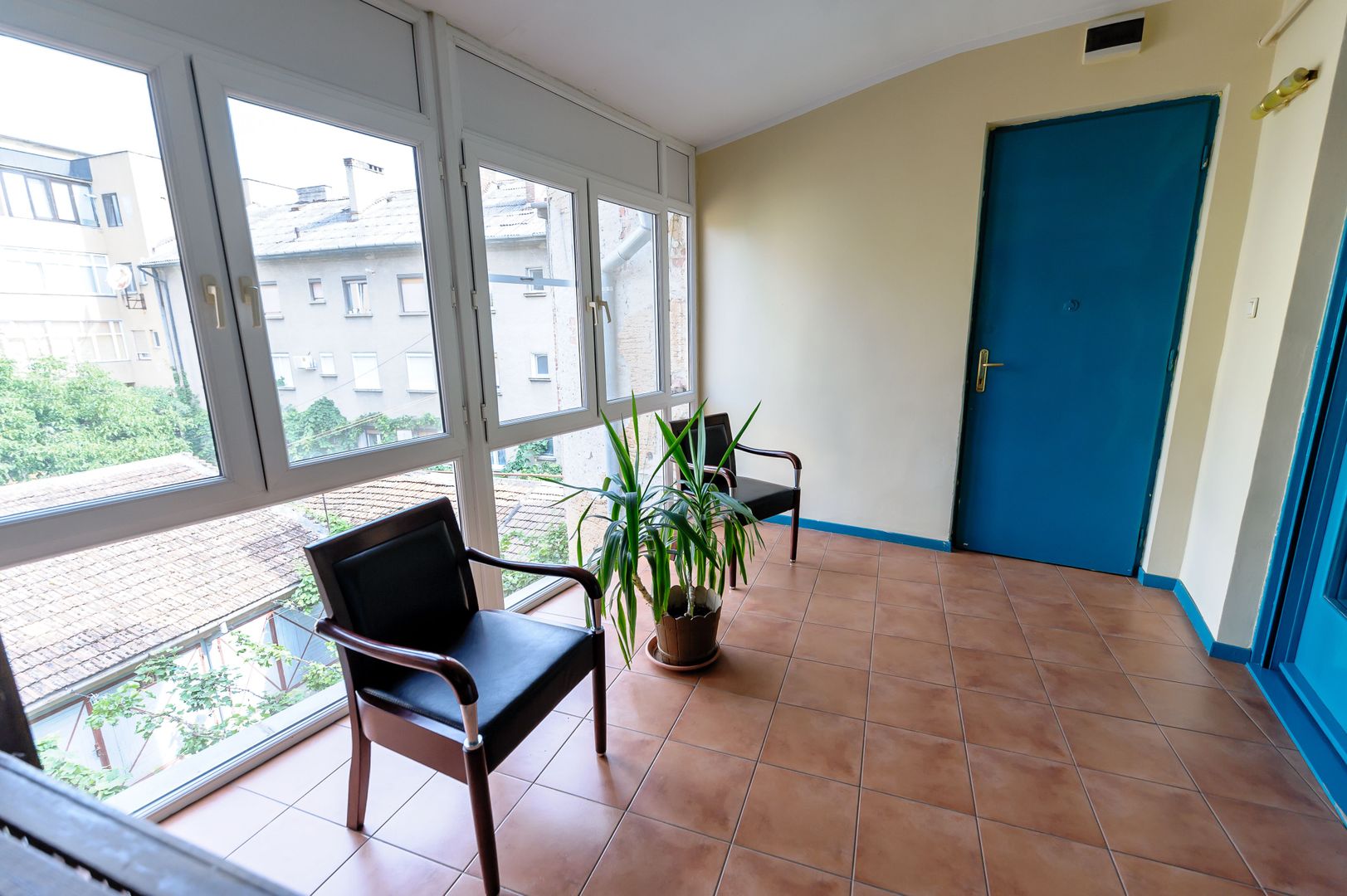 Apartament cu 4 camere, lângă Tribunalul Arad - Poză 1