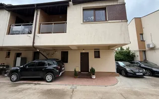 Casă înșiruită complet mobilată + curte+ 2 parcari în complex inchis! - Poză 23