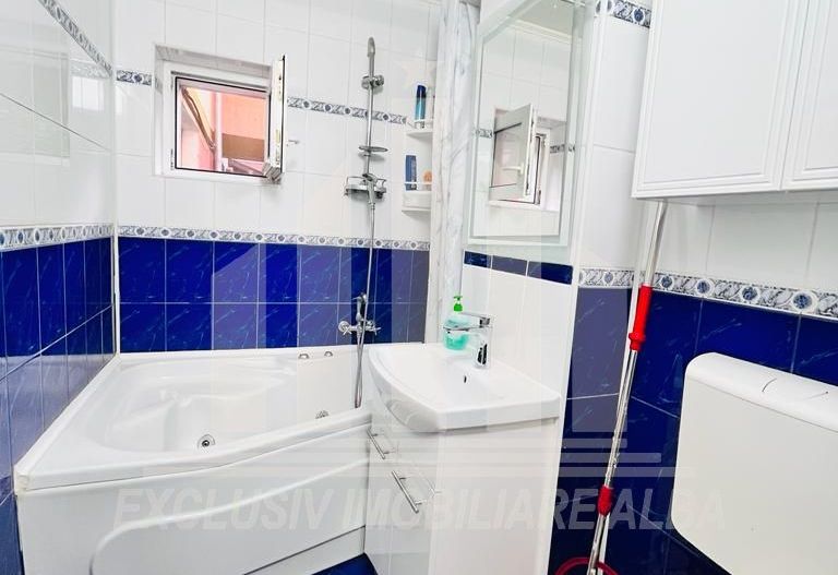 Apartament cu 2 camere decomandate, Cetate zona foarte buna - Poză 5