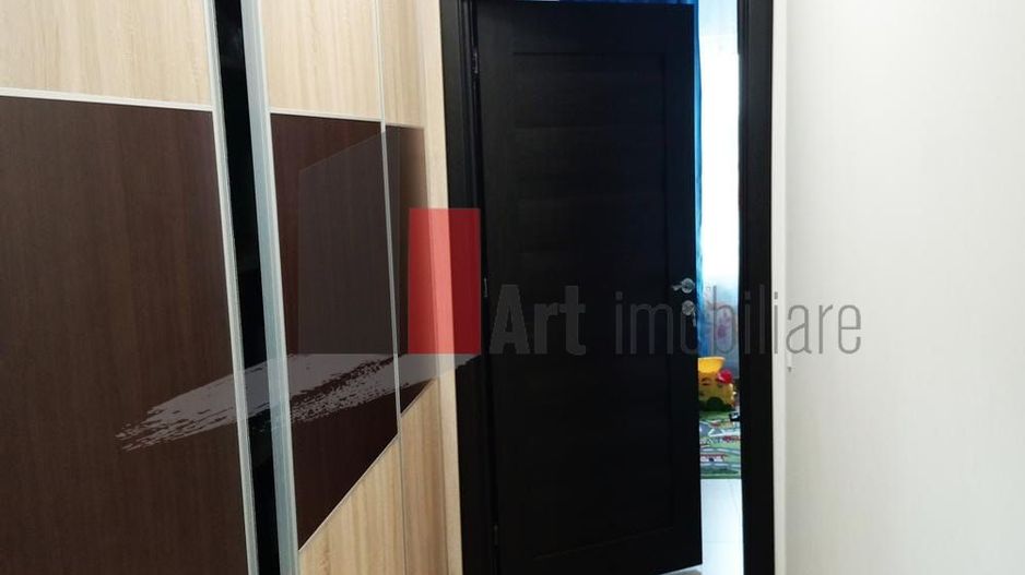 Vânzare apartament 3 camere cu centrală Apărătorii Patriei - Poză 1