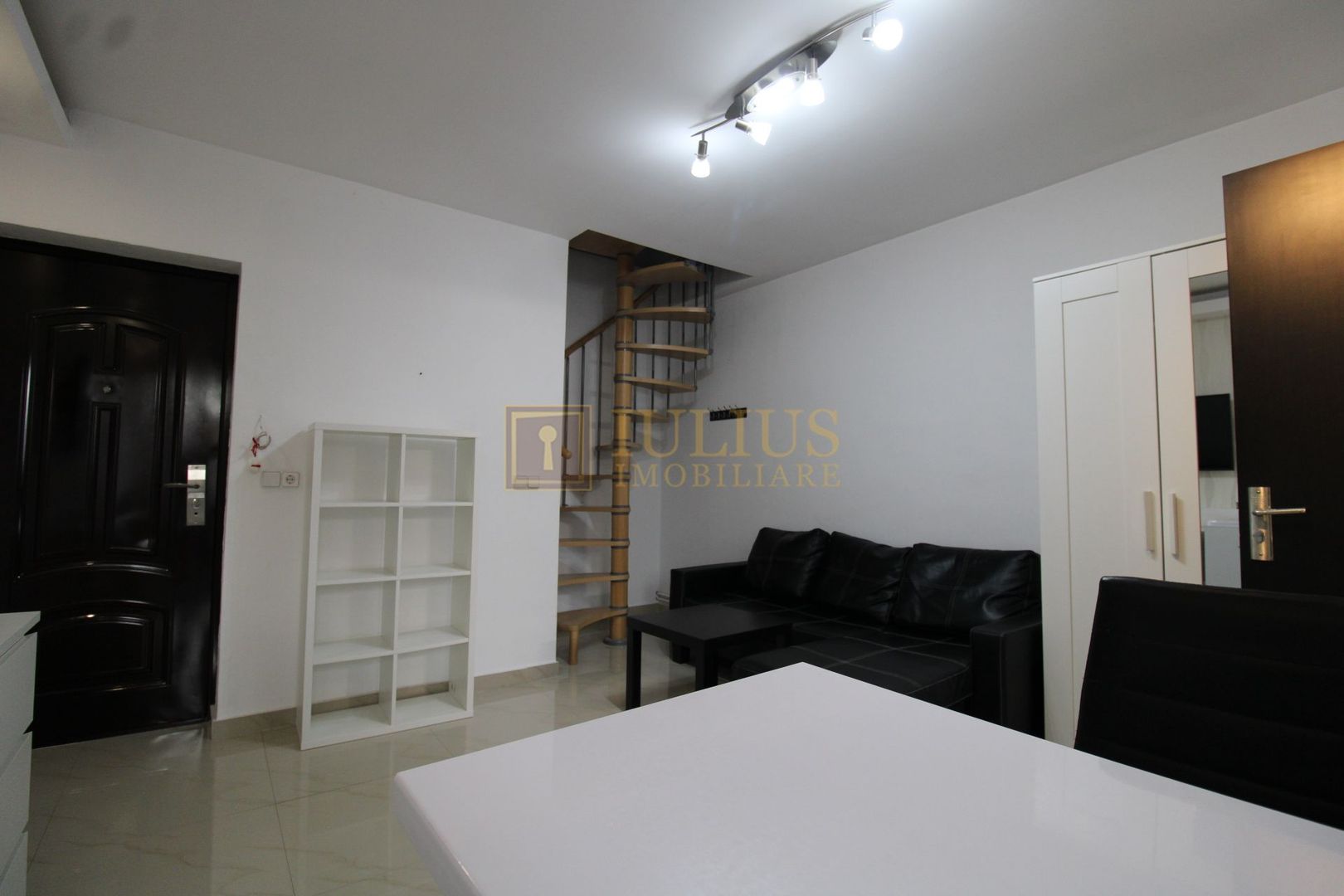 1 camera, loc de parcare,in spate la City of MARA - Poză 4