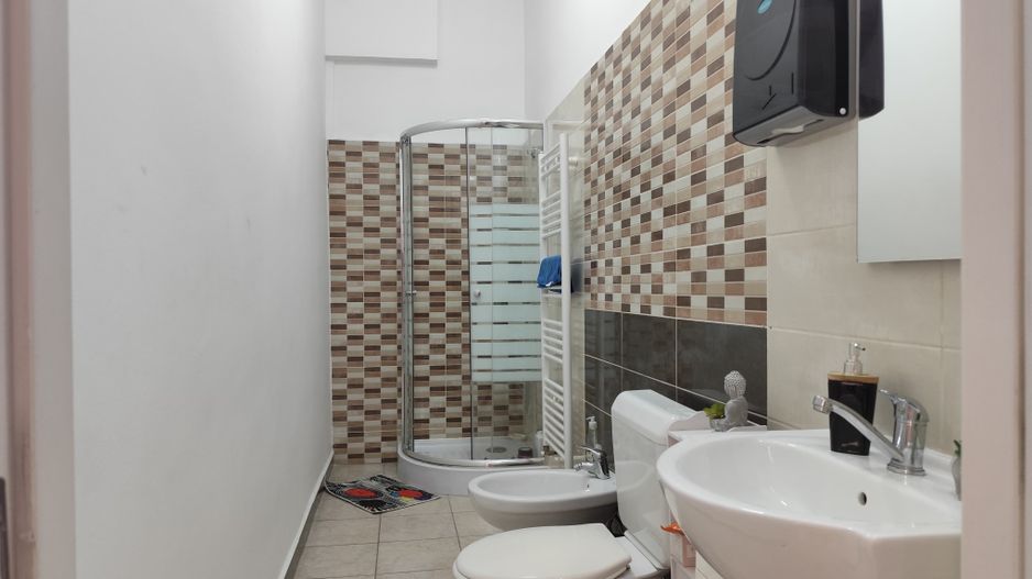 Spatiu birou de inchiriat, situat pe str.I.Vulcan, Oradea - Poză 8