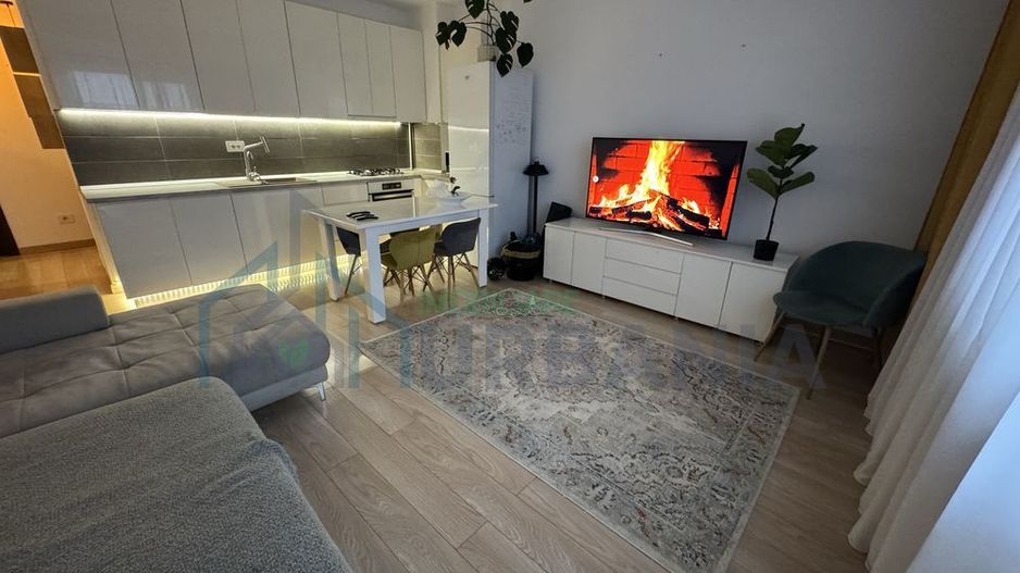 proprietar - inchiriez apartament 3 camere + loc parcare privat - Poză 1