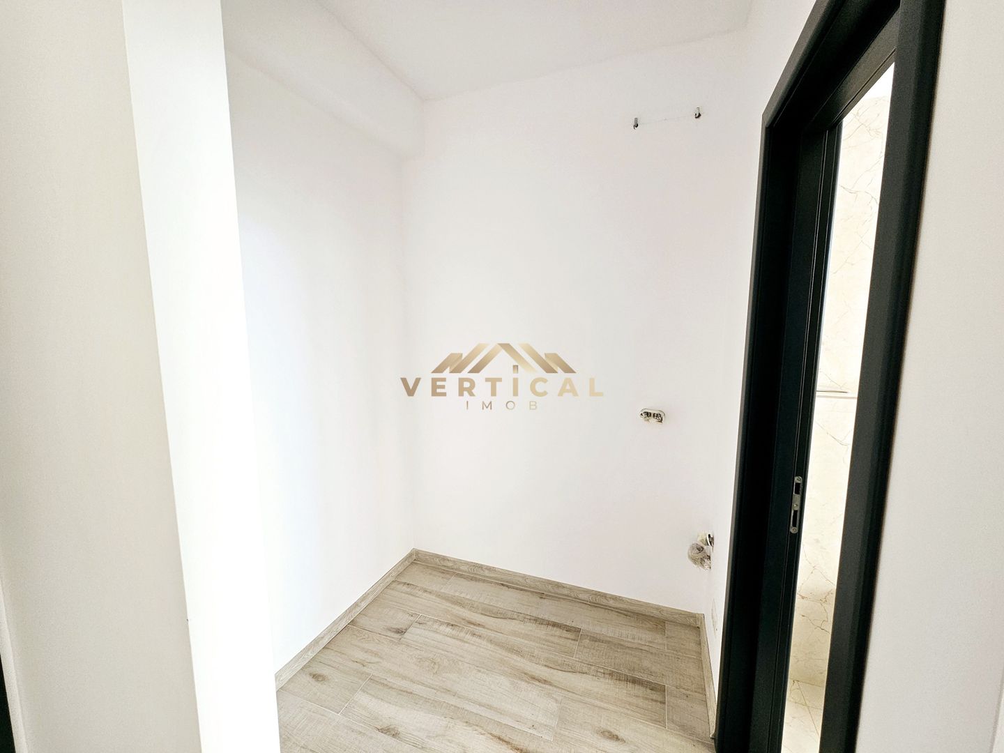 Casa de închiriat cu pompa de caldura si panouri - comuna Berceni - Poză 18