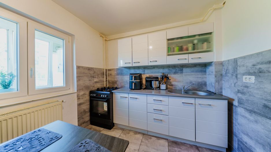 Apartament 2 camere, zona 300, decomandat, etaj 1 - Poză 6