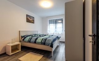 Apartament ultracentral cu loc de parcare, 2 camere cu terasa proprie - Poză 4