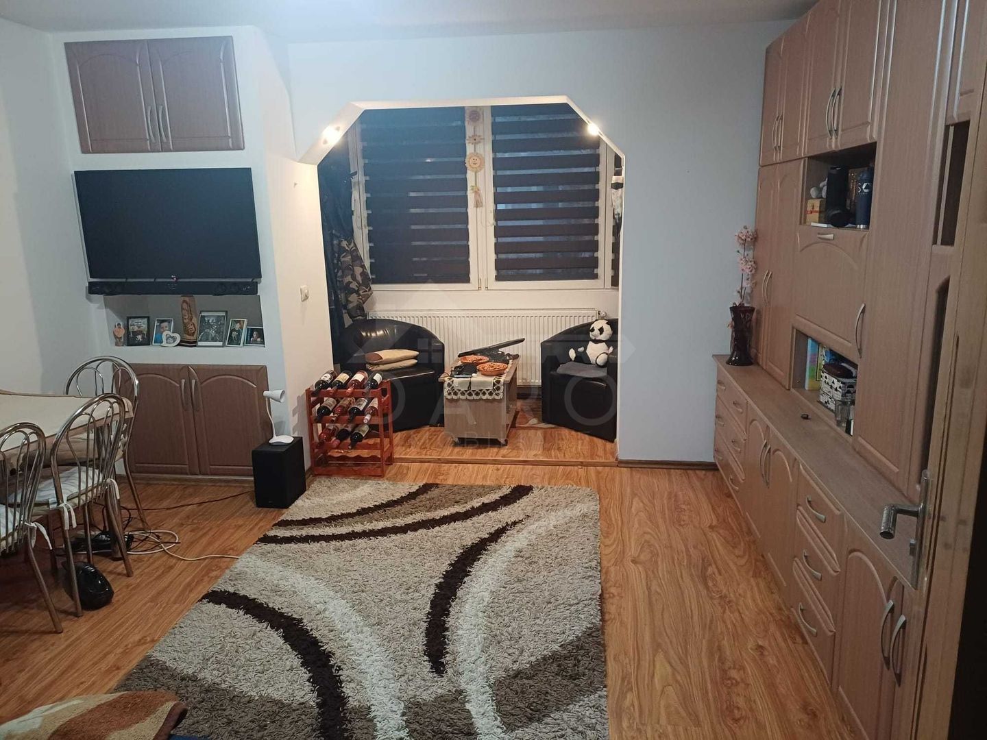 Oferim spre vânzare apartament cu 3 camere Dambu Pietros - Poză 3