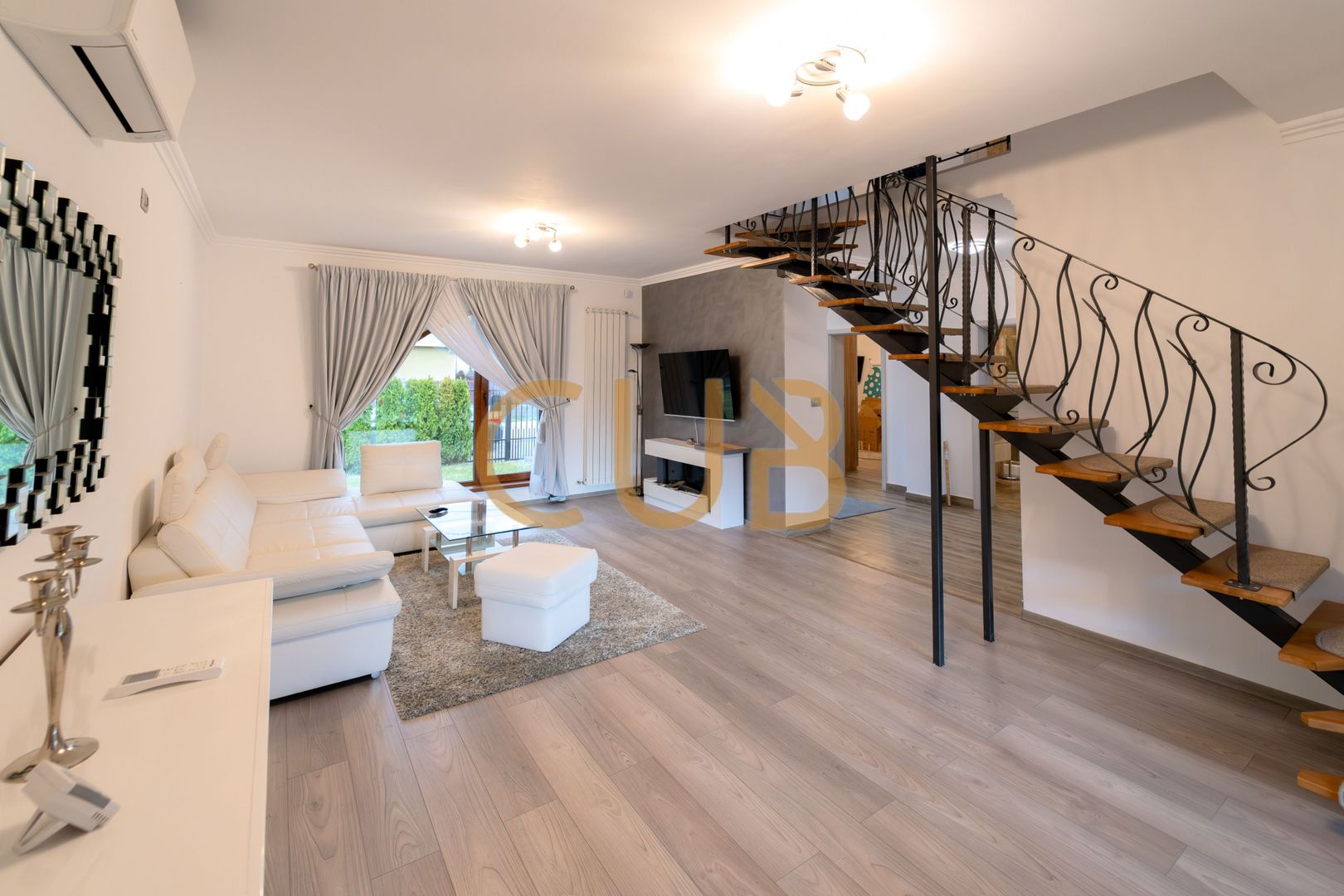 Casă individuală | Teren 630 mp, centrala, garaj, 3dormitoare -Ghiroda - Poză 2