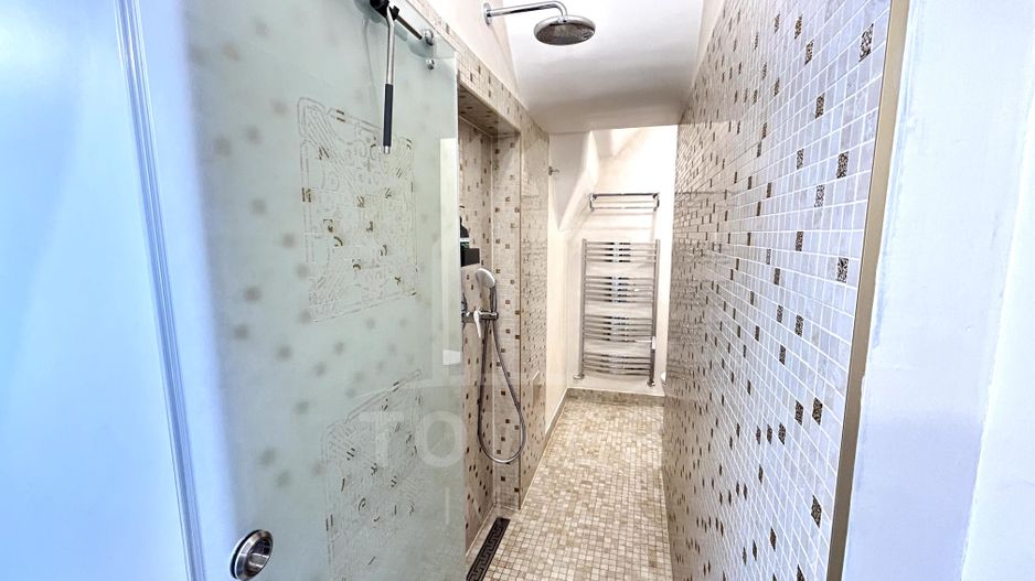 Apartament renovat, cu garaj și pivnițe, în Centrul Istoric al Sibiului - Poză 5
