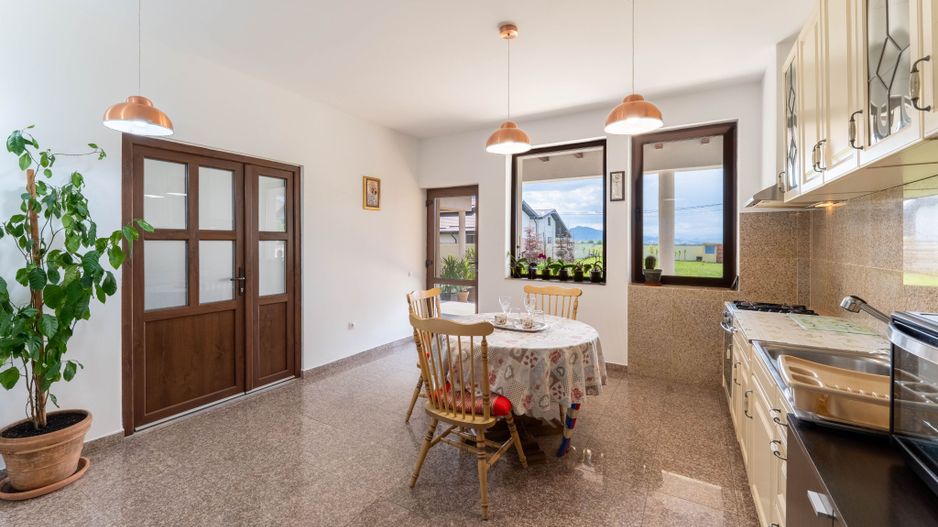 Oportunitate Rară | Proprietate Exclusivă în Izvor - Poză 7