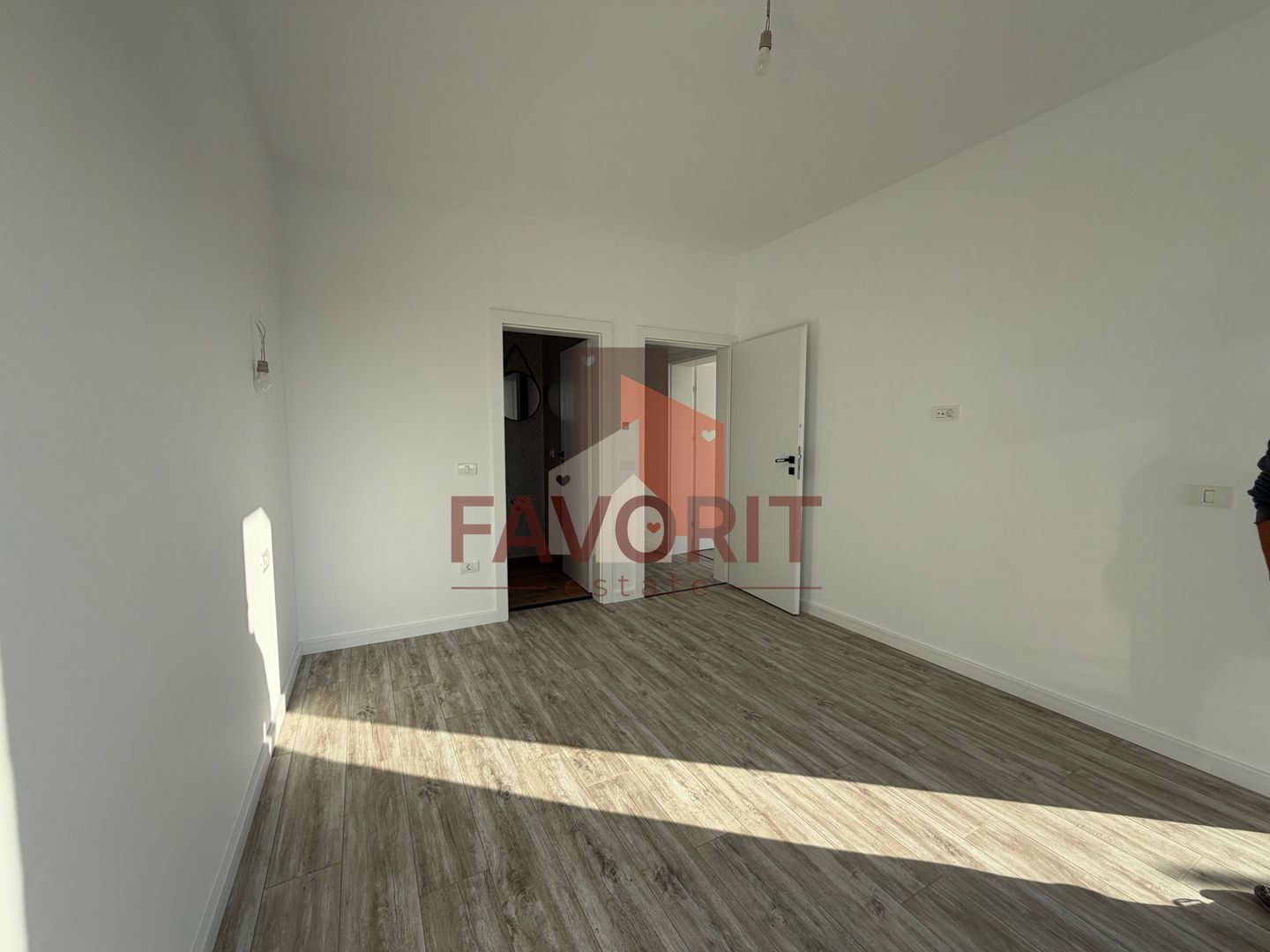 Cu gradina proprie . 2 locuri de parcare. Finisat la cheie - Poză 6