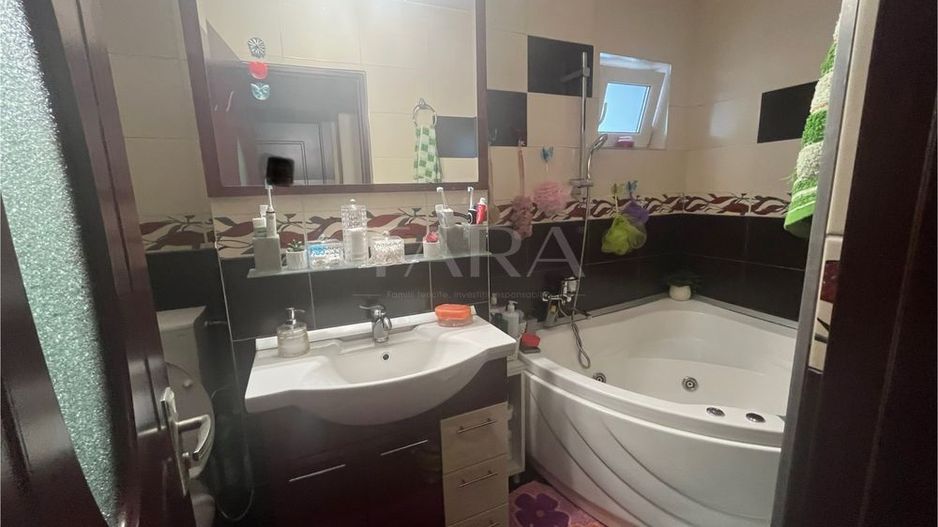 Apartament spațios, complet mobilat, în zonă liniștită - Poză 6