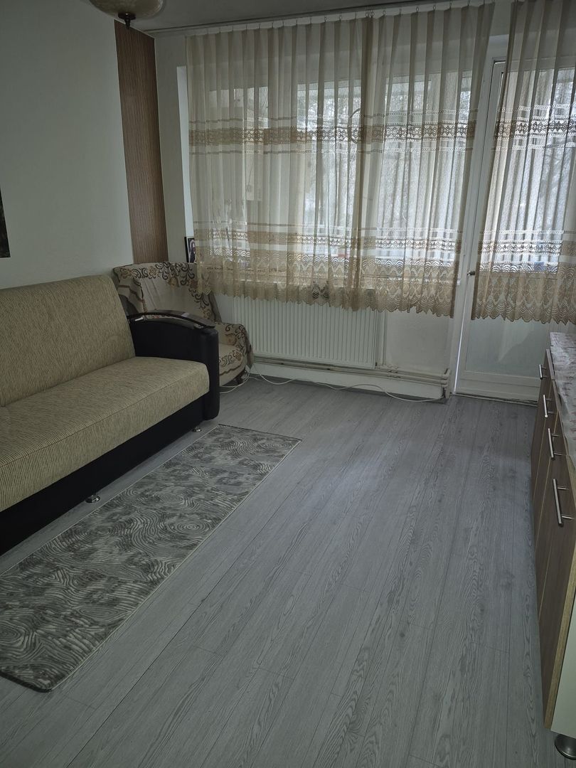 De inchiriat apartament 2 camere, Centru, 300 euro - Poză 6