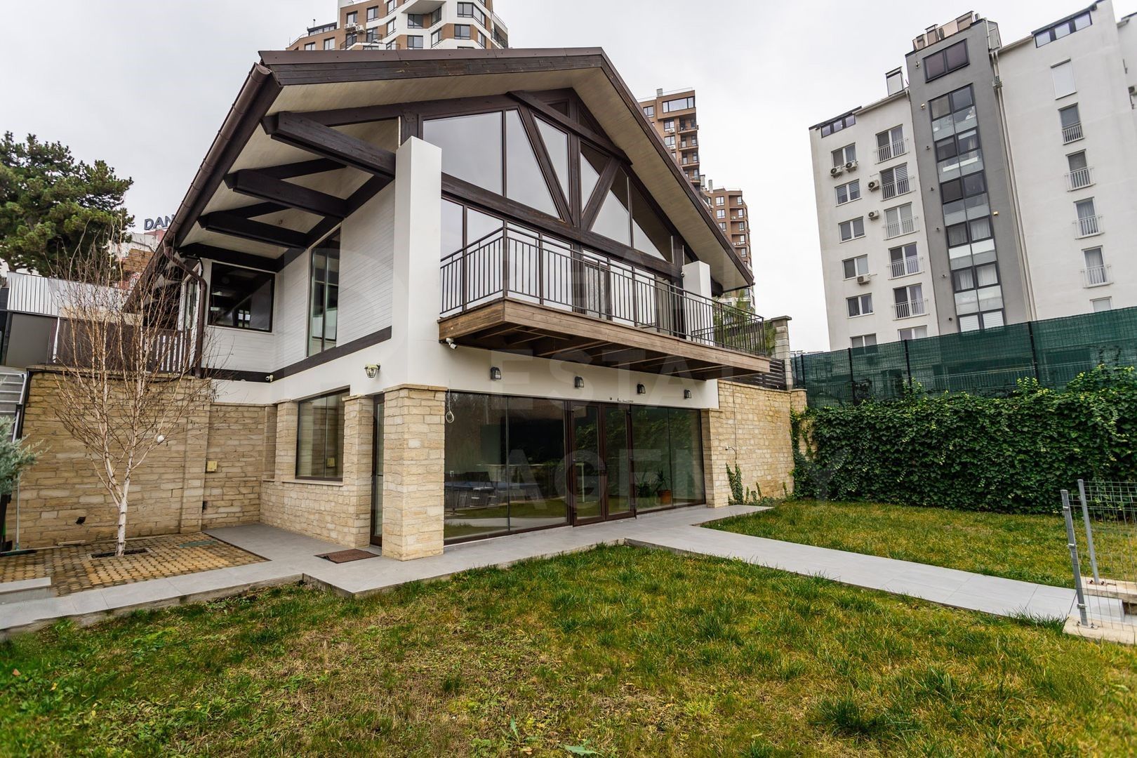 Chirie casa, 5 camere, strada Nicolae Testemiţeanu, Centru - Poză 1