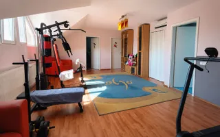 Casă P+M cu piscină și teren 1100 mp – Zona Vrancei, Baia Mare - Poză 12