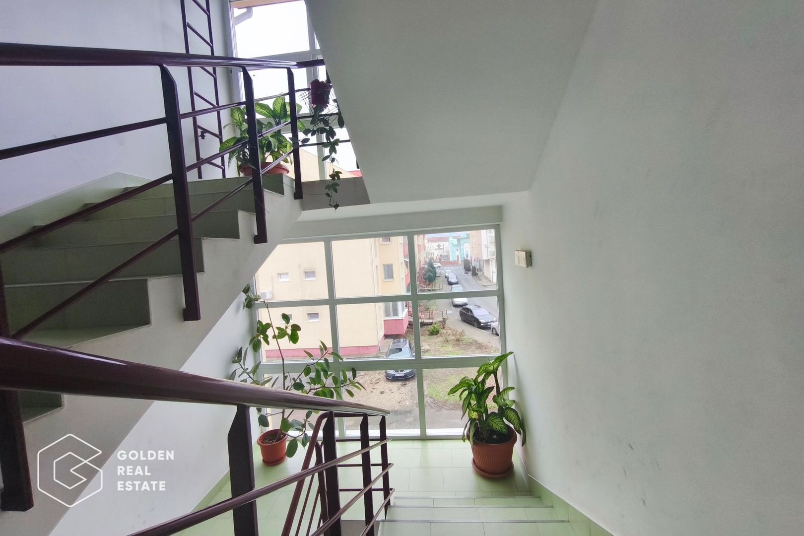 Apartament o camera 46 mp + balcon și boxă, bloc 2009, Girocului, zona linistita - Poză 9