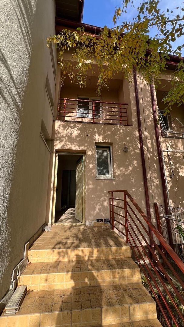 Casa la gri in Pipera  cu potential 1000 euro m2 - Poză 34