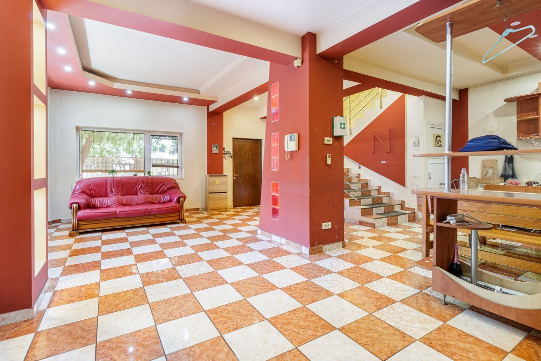 Casa cu curte | Cladire pentru activitati comerciale si servicii - Poză 1
