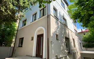 Refugiu Urban cu Eleganță Clasică – Vilă Renovată în Inima Primăverii - Poză 5