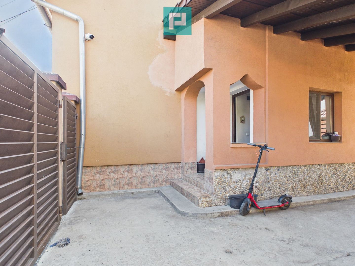 Casă 4 camere, 2 bucătării, 2 băi – zona UTA Arad - Poză 3