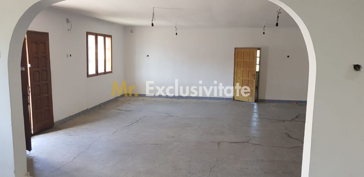 Casă versatilă de vânzare în Comuna Corbi, Argeș – ideală pentru afacere - Poză 2