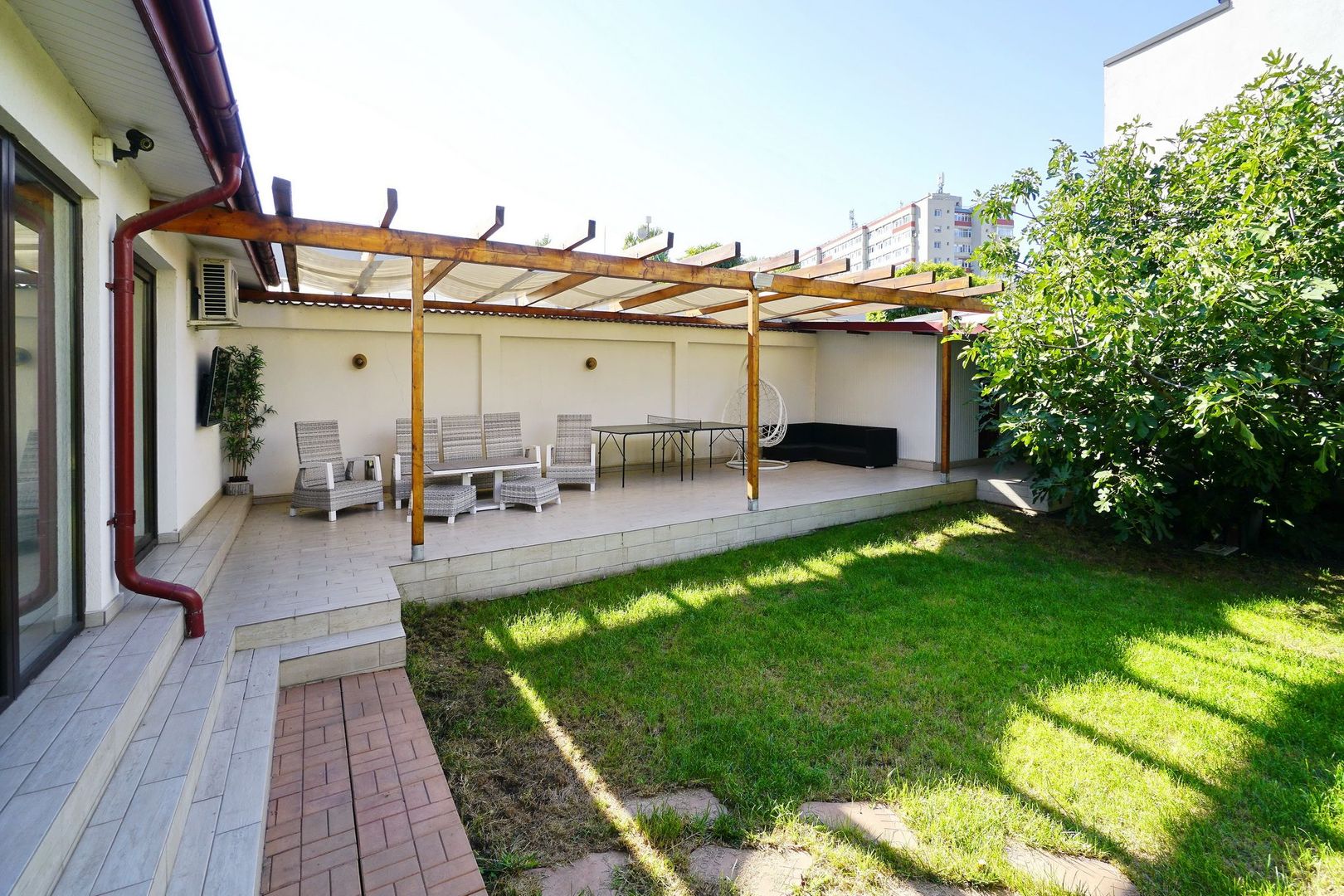 Ideal gradinita P+2, 8 cam, 6 dormt 6 bai, 3 garaje teren 650 mp, - Poză 5