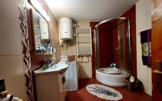 Vila Impresionanta în Deva–Construcție Solida 3 garaje inclus elevator - Poză 12